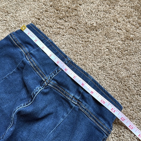 We The Free Curvy Last Dance Low Rise Flare Crop Jeans Dark Wash Pull On - Picture 9 of 10